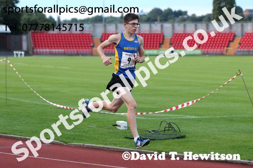Boys and Girls under-15s 3000 metres, 2019 North East Grand Prix, Gateshead Stadium. Photo: David T. Hewitson/Sports for All Pics